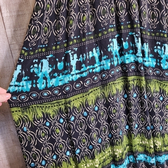 Long Flowy Summer Dress. Black, Blue, Green, White. XL. Strechy on top. - Picture 5 of 12